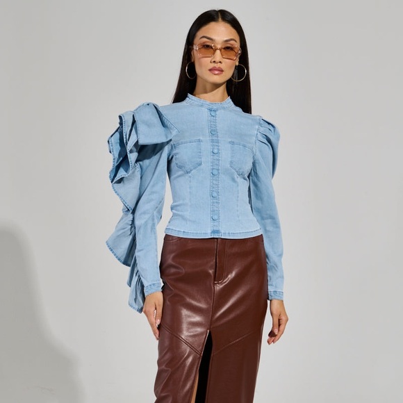 AKIRA Ruffle Sleeve Denim Jacket Top Light Wash Size 1X NWT - Picture 2 of 5